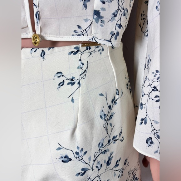 LANÇA PERFUME- Foreign brand -Romper- Size: L - side cuts - Spanish Motive - Picture 6 of 9